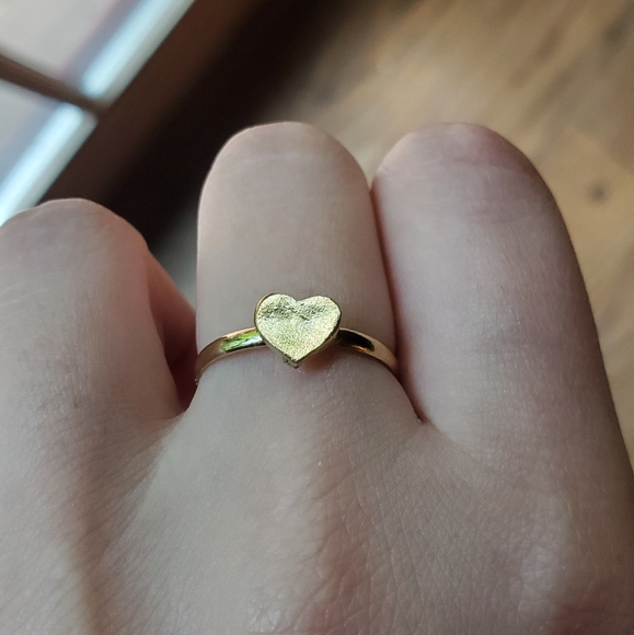 NWOT Tiny Gold Heart Ring size 7 - Picture 11 of 13